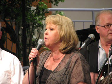 Elisabeth sjunger solo